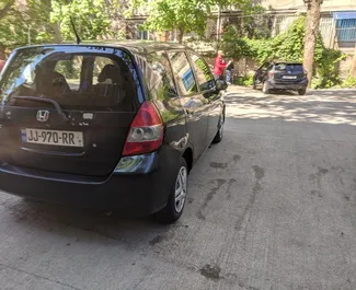 Najem avtomobila Honda Fit 2008 v v Gruziji, z značilnostmi ✓ gorivo Bencin in 108 konjskih moči ➤ Od 55 GEL na dan.