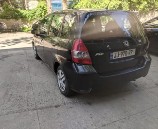 Najem Honda Fit. Avto tipa Ekonomičen, Udobje za najem v v Gruziji ✓ Depozit 100 GEL ✓ Možnosti zavarovanja: TPL, SCDW.