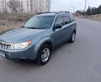 Vista frontal de um aluguel Subaru Forester em Tbilisi, Geórgia ✓ Carro #6225. ✓ Transmissão Automático TM ✓ 0 avaliações.