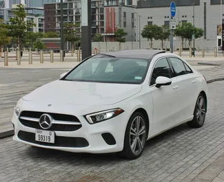 Přední pohled na pronájem Mercedes-Benz A-Class v Dubaji, SAE ✓ Auto č. 6153. ✓ Převodovka Automatické TM ✓ Recenze 0.