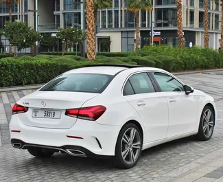 Motor Benzín 2,2L Mercedes-Benz A-Class 2021 k pronájmu v Dubaji.