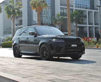 Framvy av en hyrbil Land Rover Range Rover Sport i Dubai, Förenade Arabemiraten ✓ Bil #6035. ✓ Växellåda Automatisk TM ✓ 0 recensioner.
