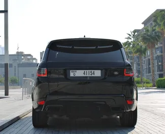 Land Rover Range Rover Sport 2021 biludlejning i De Forenede Arabiske Emirater, med ✓ Benzin brændstof og 490 hestekræfter ➤ Starter fra 1150 AED pr. dag.