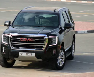 Vista frontal de um aluguel GMC Yukon no Dubai, Emirados Árabes Unidos ✓ Carro #5994. ✓ Transmissão Automático TM ✓ 0 avaliações.