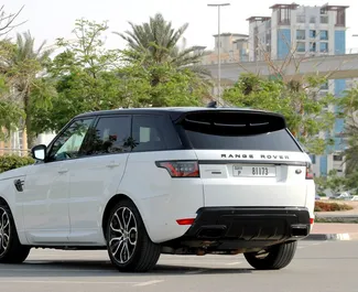 Aluguel de carro Land Rover Range Rover Sport 2021 nos Emirados Árabes Unidos, com ✓ combustível Gasolina e 490 cavalos de potência ➤ A partir de 1000 AED por dia.