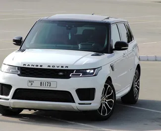 Land Rover Range Rover Sport 2021 tillgänglig för uthyrning i Dubai, med en körsträckegräns på 250 km/dag.