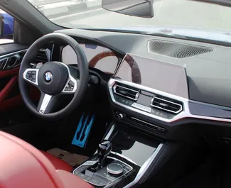 Benzin 2,5L motor a BMW 420i Cabrio 2023 modellhez bérlésre Dubaiban.