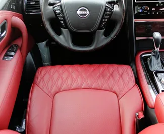 Nissan Patrol nuoma. Komfortiškas, Premium, Visureigis automobilis nuomai JAE ✓ Depozitas 1500 AED ✓ Draudimo pasirinkimai: TPL, CDW.