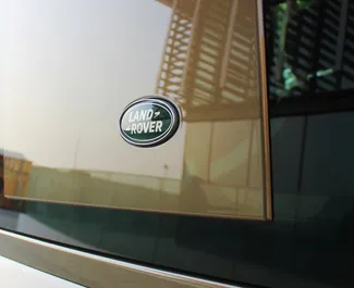 Aluguel de Land Rover Defender. Carro Conforto, Premium, SUV para Alugar nos Emirados Árabes Unidos ✓ Depósito de 1500 AED ✓ Opções de seguro: TPL, CDW.