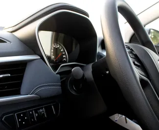 Chevrolet Captiva 2023 auton vuokraus Arabiemiirikunnissa, sisältää ✓ Bensiini polttoaineen ja 200 hevosvoimaa ➤ Alkaen 275 AED päivässä.