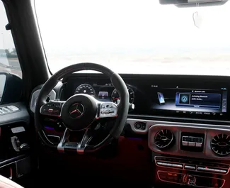 Framvy av en hyrbil Mercedes-Benz G63 AMG i Dubai, Förenade Arabemiraten ✓ Bil #6165. ✓ Växellåda Automatisk TM ✓ 0 recensioner.