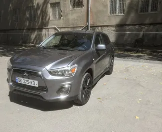 Sprednji pogled najetega avtomobila Mitsubishi Outlander Sport v v Tbilisiju, Georgia ✓ Avtomobil #5815. ✓ Menjalnik Samodejno TM ✓ Mnenja 0.