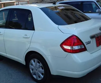 Frontansicht eines Mietwagens Nissan Tiida in Limassol, Zypern ✓ Auto Nr.5912. ✓ Automatisch TM ✓ 0 Bewertungen.