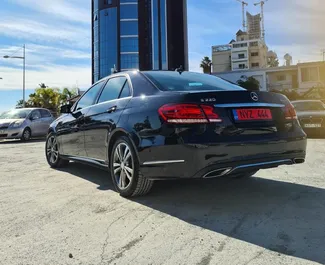 Alquiler de coches Mercedes-Benz E-Class 2015 en Chipre, con ✓ combustible de Diesel y  caballos de fuerza ➤ Desde 63 EUR por día.