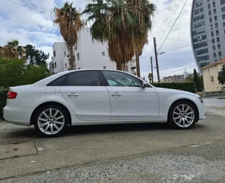 Intérieur de Audi A4 à louer à Chypre. Une excellente voiture de 5 places avec une transmission Automatique.