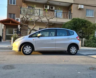 Přední pohled na pronájem Honda Fit v Limassolu, Kypr ✓ Auto č. 3294. ✓ Převodovka Automatické TM ✓ Recenze 1.