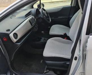 Aluguel de Toyota Vitz. Carro Económico para Alugar em Chipre ✓ Sem depósito ✓ Opções de seguro: TPL, CDW, SCDW, FDW, Roubo, Jovem.