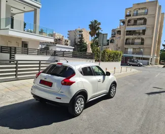 تأجير سيارة Nissan Juke 2015 في في قبرص، تتميز بـ ✓ وقود البنزين وقوة  حصان ➤ بدءًا من 40 EUR يوميًا.