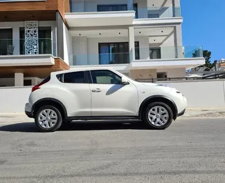 Nissan Juke 2015 galimas nuomai Limasolyje, su neribotas kilometrų apribojimu.