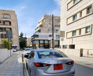 Bensiini 1,5L moottori Mazda Axela 2018 vuokrattavana Limassolissa.