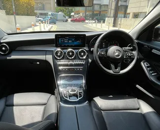 レンタルのMercedes-Benz C-Classの正面ビュー、リマソールにて, キプロス ✓ 車両番号#5929。✓ 自動トランスミッション ✓ 0のレビュー。