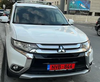واجهة أمامية لسيارة إيجار Mitsubishi Outlander في في ليماسول, قبرص ✓ رقم السيارة 5917. ✓ ناقل حركة أوتوماتيكي ✓ تقييمات 0.