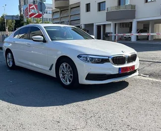 Verhuur BMW 520i. Premium Auto te huur in Cyprus ✓ Borg van Borg van 1500 EUR ✓ Verzekeringsmogelijkheden TPL, CDW, SCDW, FDW, Diefstal, Jonge.