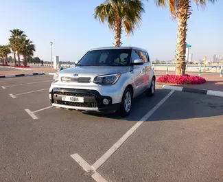 Sprednji pogled najetega avtomobila Kia Soul v v Dubaju, ZAE ✓ Avtomobil #6274. ✓ Menjalnik Samodejno TM ✓ Mnenja 0.