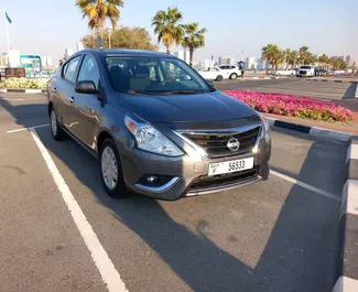 Wynajem samochodu Nissan Versa nr 6273 (Automatyczna) w Dubaju, z silnikiem 1,6l. Benzyna ➤ Bezpośrednio od Karim w ZEA.