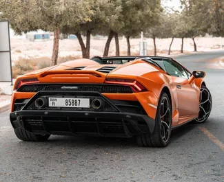 Lamborghini Huracan Evo Cabrio 2022 tillgänglig för uthyrning i Dubai, med en körsträckegräns på 250 km/dag.