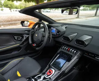 Lamborghini Huracan Evo Cabrio vuokraus. Premium, Ylellisyys, Cabrio auto vuokrattavana Arabiemiirikunnissa ✓ Vakuusmaksu 1500 AED ✓ Vakuutusvaihtoehdot: TPL, CDW.