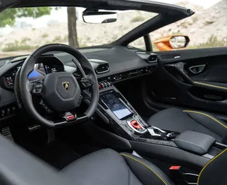 Lamborghini Huracan Evo Cabrio 2022 automobilio nuoma JAE, savybės ✓ Benzinas degalai ir 630 arklio galios ➤ Nuo 3600 AED per dieną.