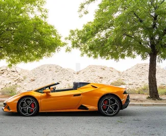 Vue de face d'une location Lamborghini Huracan Evo Cabrio à Dubaï, EAU ✓ Voiture #5998. ✓ Automatique TM ✓ 0 avis.