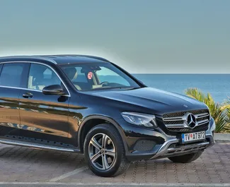 Framvy av en hyrbil Mercedes-Benz GLC-Class i Budva, Montenegro ✓ Bil #5909. ✓ Växellåda Automatisk TM ✓ 1 recensioner.