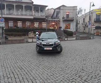 Vista frontal de un Subaru Forester Limited de alquiler en Tiflis, Georgia ✓ Coche n.º 6256. ✓ Automático TM ✓ 1 opiniones.