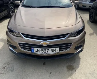 Chevrolet Malibu 2019 k dispozici k pronájmu v Kutaisi, s omezením ujetých kilometrů neomezené.