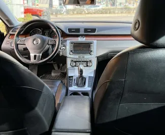 Volkswagen Passat-CC 2012 pieejams noma Tirānā, ar 300 km/dienā kilometru limitu.