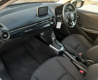 Mazda Demio 2018 için kiralık Benzin 1,4L motor, Larnaka'da.