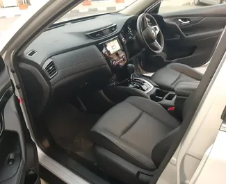 Nissan X-trail 2019 在 在拉纳卡 可租赁，具有 unlimited 里程限制。
