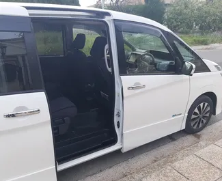 Autóbérlés Nissan Serena #6506 Automatikus Larnacában, 2,0L motorral felszerelve ➤ Panicos-től Cipruson.