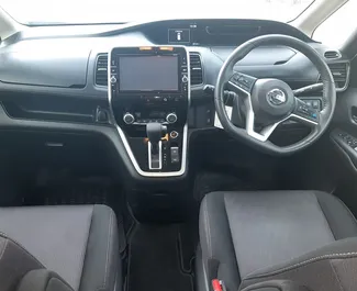 Nissan Serena 2018 autóbérlés Cipruson, jellemzők ✓ Hibrid üzemanyag és 120 lóerő ➤ Napi 60 EUR-tól kezdődően.