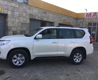 Орендуйте Toyota Land Cruiser Prado 2019 в Грузії. Паливо: Дизель. Потужність: 170 к.с. ➤ Вартість від 230 GEL за добу.