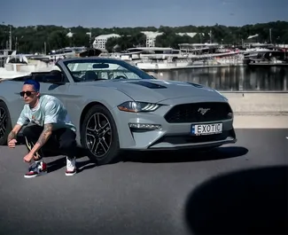 Najem avtomobila Ford Mustang Cabrio 2019 v v Gruziji, z značilnostmi ✓ gorivo Bencin in 317 konjskih moči ➤ Od 275 GEL na dan.