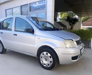 在 在阿尔巴尼亚 租赁 Fiat Panda 2010 汽车，特点包括 ✓ 使用 Petrol 燃料和 69 马力 ➤ 起价 12 EUR 每天。