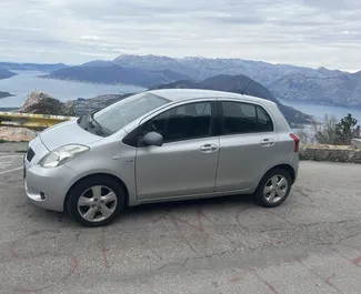 Арендуйте Toyota Yaris 2009 в Черногории. Топливо: Дизель. Мощность: 95 л.с. ➤ Стоимость от 25 EUR в сутки.