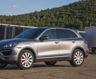 Araç Kiralama Porsche Cayenne Turbo #6289 Otomatik Tiflis'te, 4,8L motor ile donatılmış ➤ Evgenii tarafından Gürcistan'da.