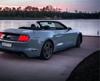 محرك البنزين بسعة 2,3 لتر لسيارة Ford Mustang Cabrio 2019 للإيجار في في تبليسي.