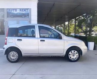 Kiralık bir Fiat Panda Tiran'da, Arnavutluk ön görünümü ✓ Araç #6430. ✓ Manuel TM ✓ 4 yorumlar.