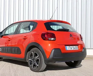 Citroen C3 2023 beschikbaar voor verhuur op Kreta, met een kilometerlimiet van onbeperkt.