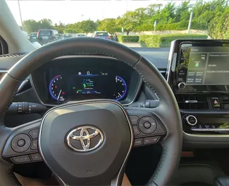 Toyota Corolla 2022 متاحة للإيجار في في ثيسالونيكي، مع حد أقصى للمسافة غير محدود.